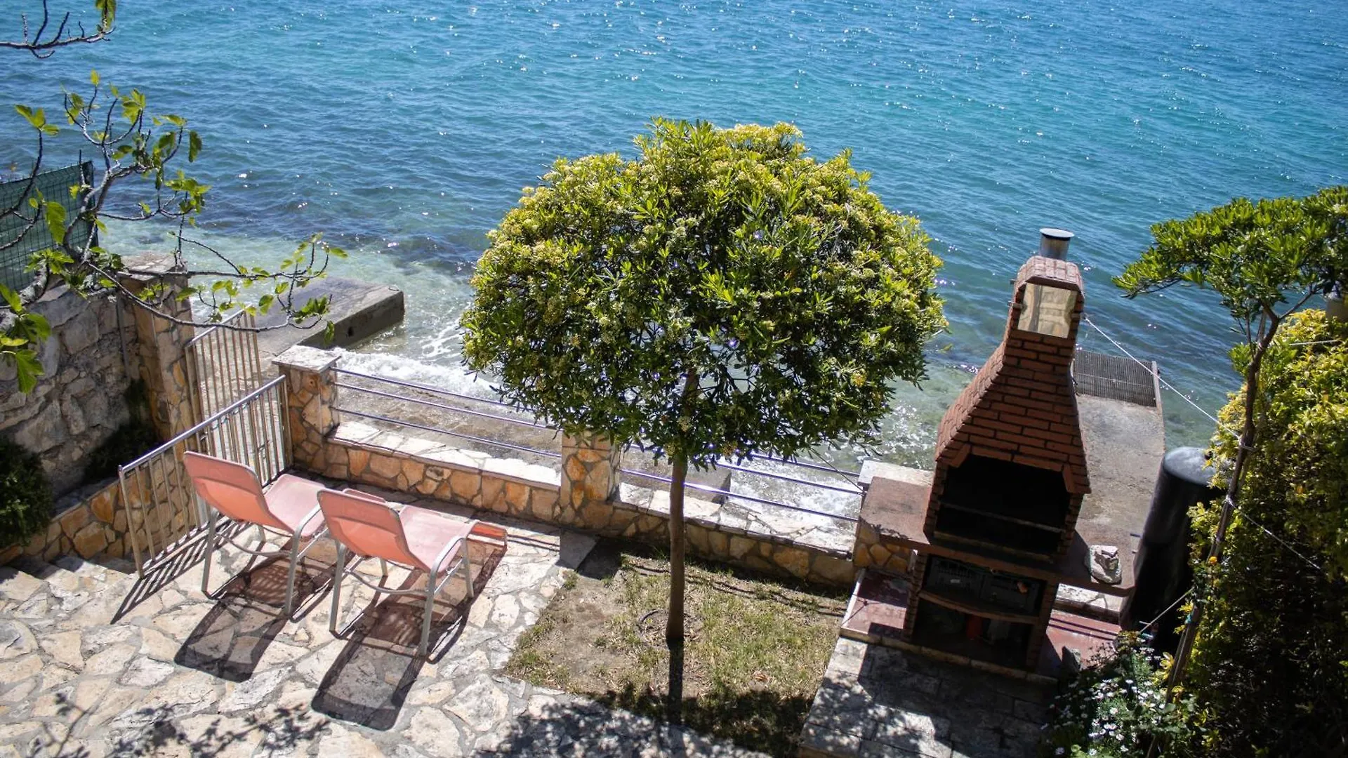 بيت للعطل House Private Beach بيبينيا